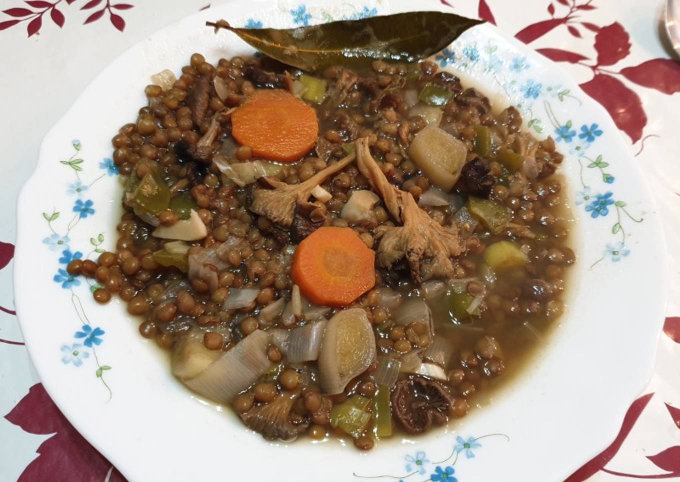 Lentejas con verduras y Cantharellus