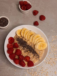 A picture of Apple cinnamon oatmeal topped with oatmeal with Raspberry chia.
