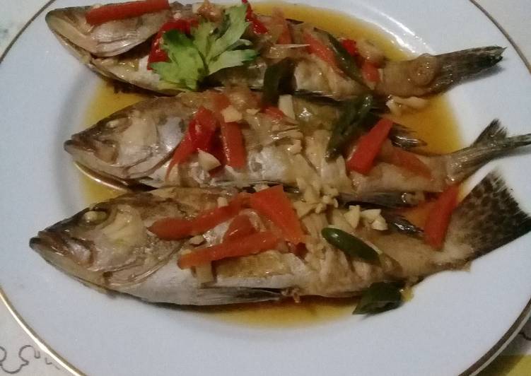 Cara Memasak Cepat Tim Ikan Kerapu Bawang Putih Gurih Mantul