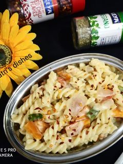 व्हाइट सॉस पास्ता (white sauce pasta recipe in Hindi) रेसिपी मुख्य फोटो