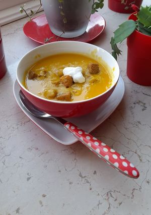 A picture of Sweet potato and lentil soup.