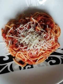 Paradicsomszószos spagetti recept fotója