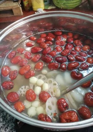 Hình của món Chè củ năng hạt sen.