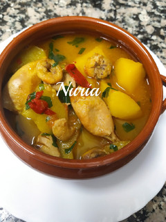 Una foto de Patatas con chipirones