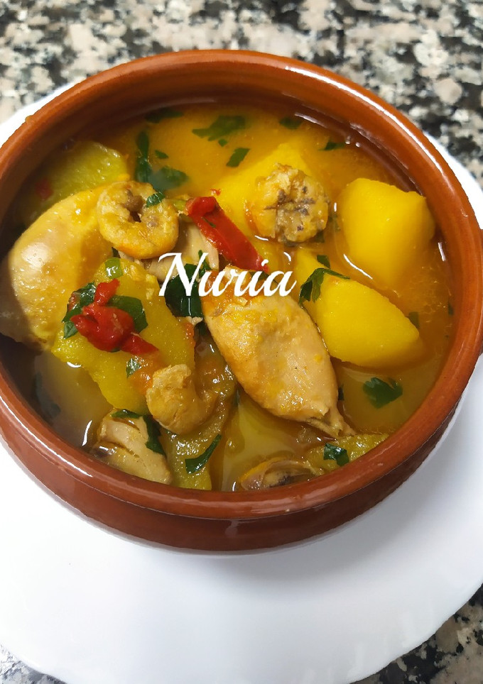 Una foto de Patatas con chipirones