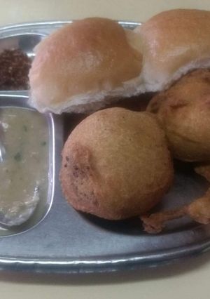 A picture of Shengdana Chutney for Vada pav.