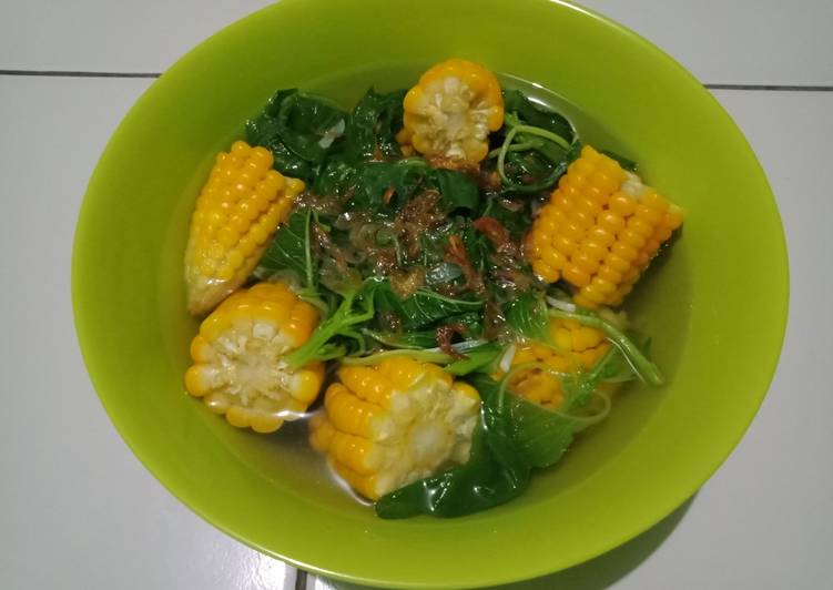 Bagaimana Menyiapkan Sayur Bayam Bening yang Enak Banget