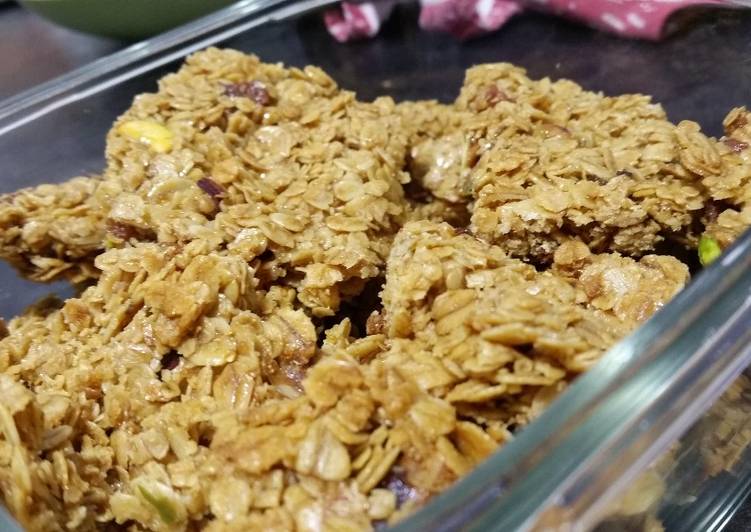 Recipe of Homemade Ginger flapjacks with pistachios and apricots