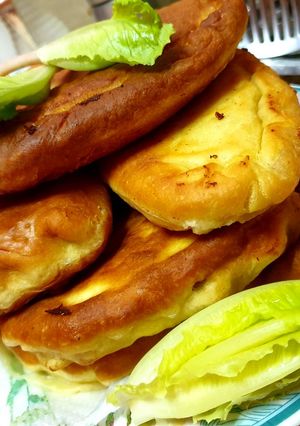 O poză a rețetei Plăcinte cu salata verde, șuncă și mozzarella.
