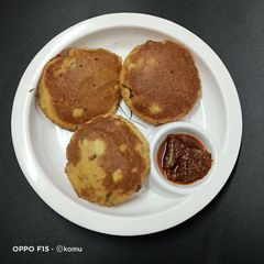 A picture of Aloo puri.