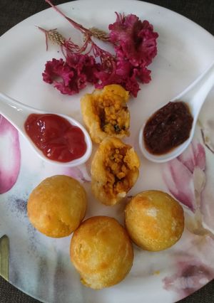 આલુ દાલ કચોરી (નો ફ્રાય) રેસીપી મુખ્ય ફોટો