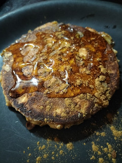 Una foto de Tortitas imperfectas de plátano, avena y nueces