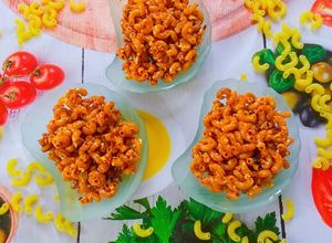 Hình của món Nui chiên bơ tỏi cay.