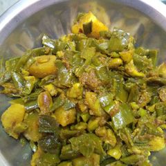 A picture of Sem (butter beans) aloo veg.