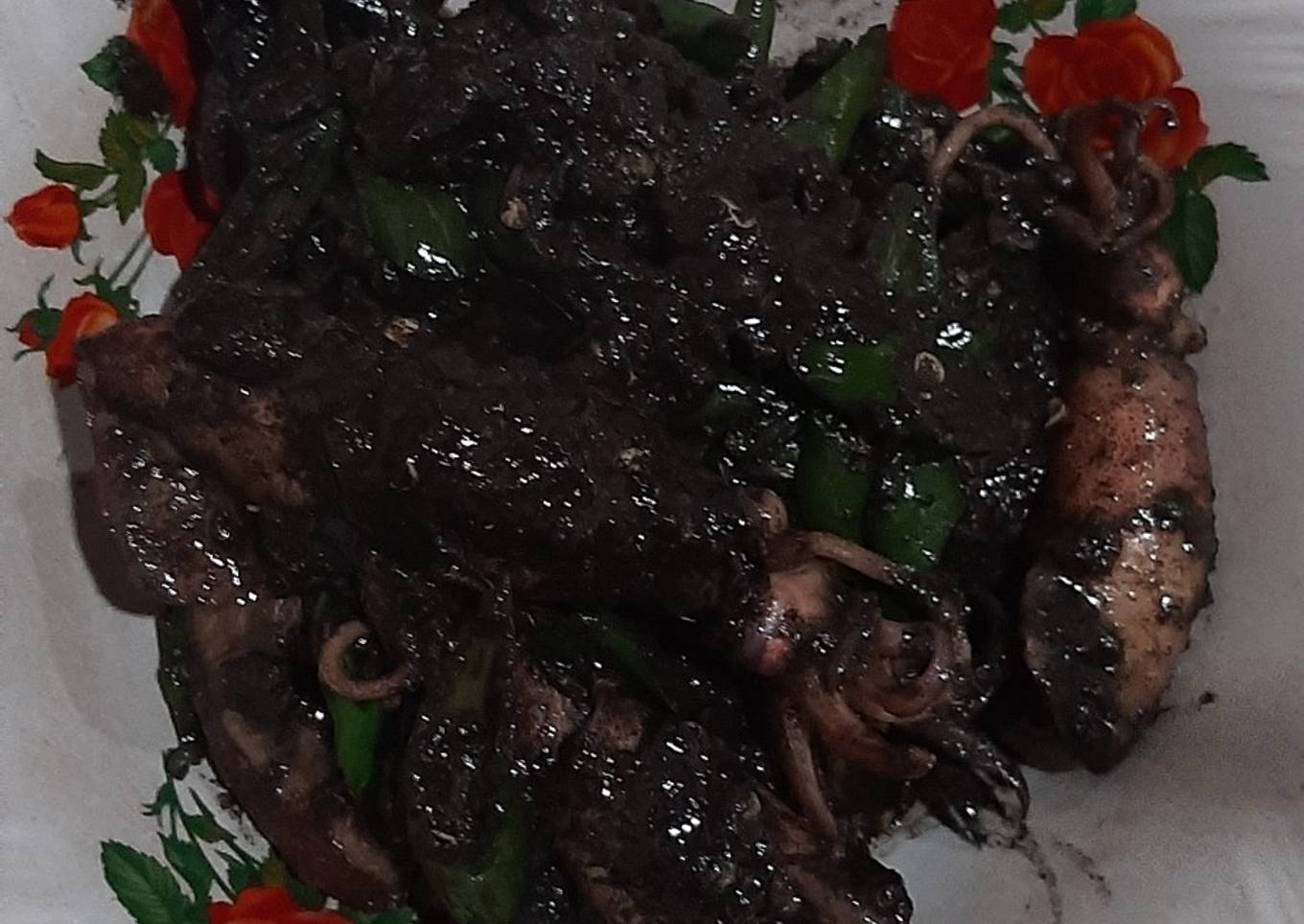 Cumi hitam dengan cabai hijau