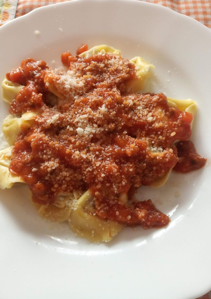 Una foto de Pasta fresca al huevo rellena de carne a la Boloñesa (Exprés)