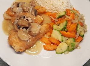 Una foto de Pollo en salsa marsala