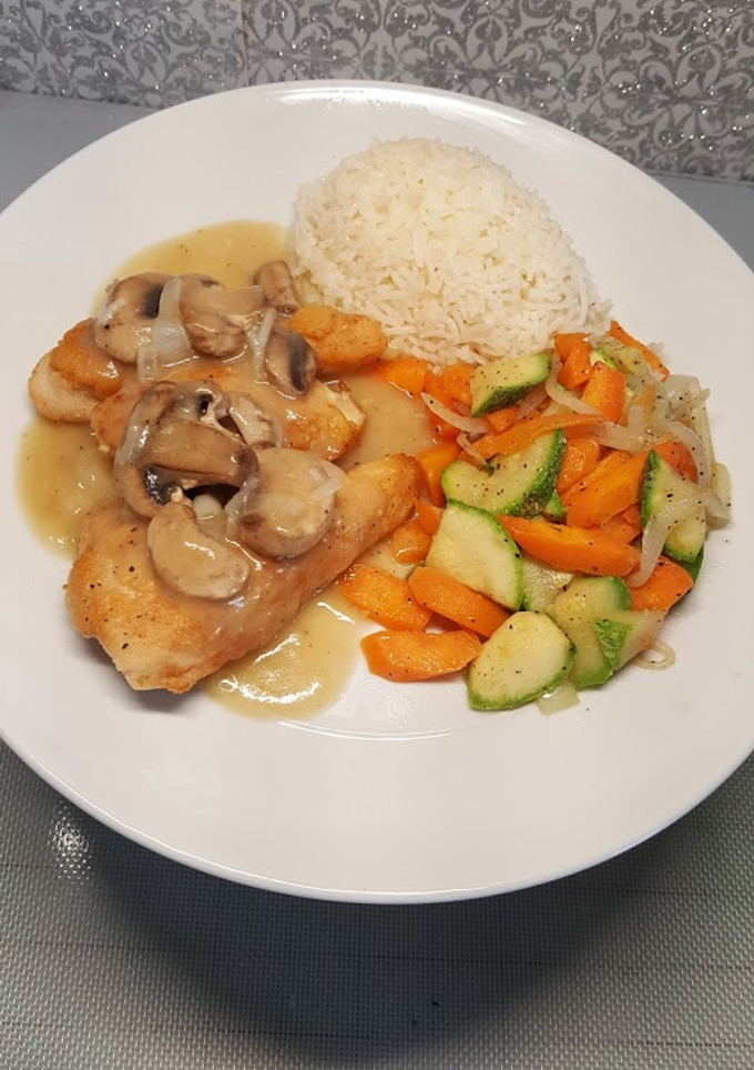 Una foto de Pollo en salsa marsala