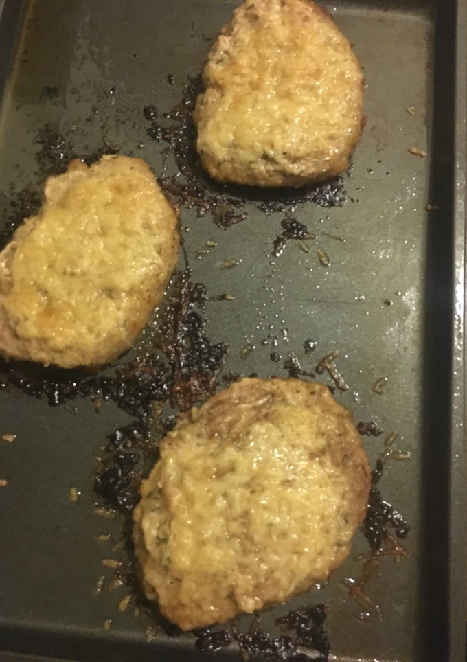 A picture of Parmesan pork chops.
