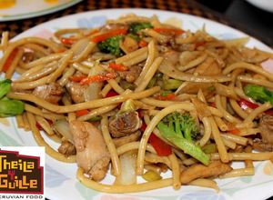 Una foto de Tallarín saltado de pollo