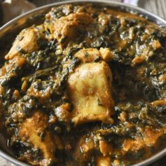 A picture of Palak Chicken.