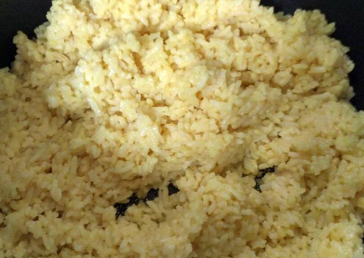 Cara Membuat Nasi Kuning Magicom yang Enak