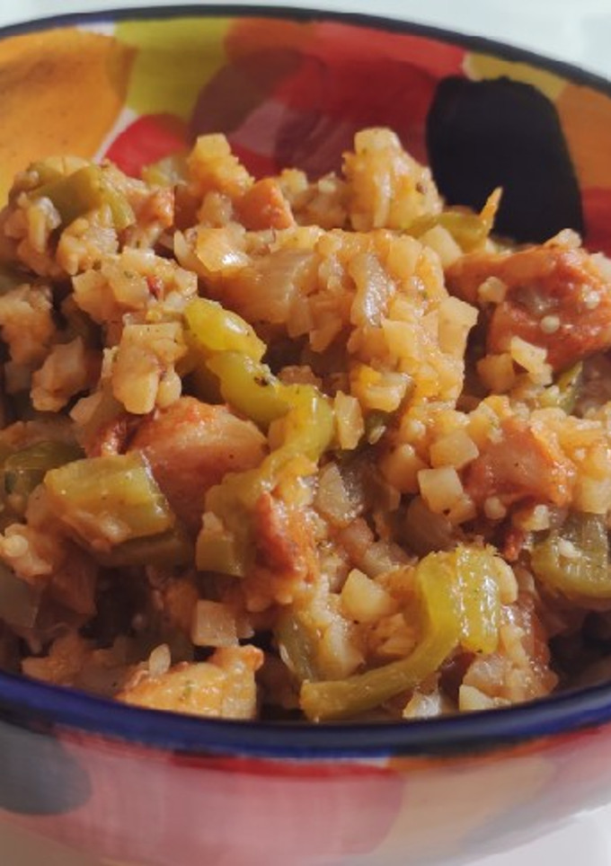 Una foto de "Arroz" de Coliflor con Pollo y verdura🫑🍆🧅