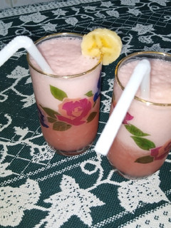 A picture of Banana Rose Lemonade.