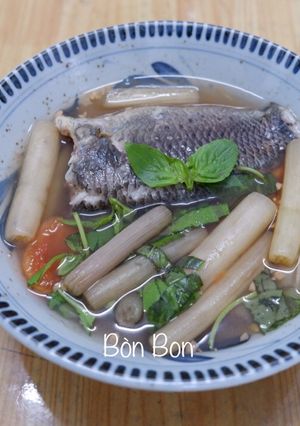 Hình của món Canh Chua Cá Rô Bông Súng.