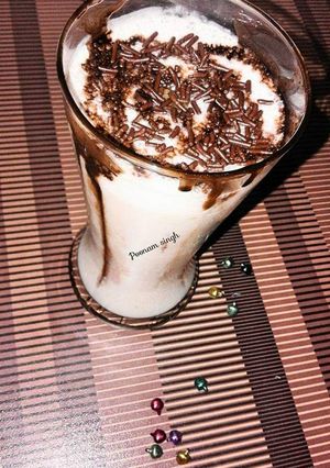 चोको बनाना स्मूदी (Choco Banana Smoothie recipe in hindi) रेसिपी मुख्य फोटो