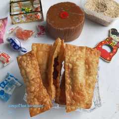 A picture of Pangsit Kue Keranjang.