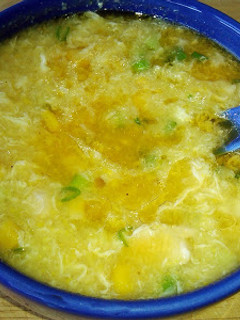 Una foto de Sopa china de pollo y maíz