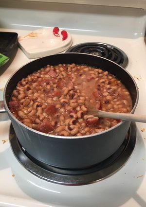 A picture of Black eyed peas and sausage.
