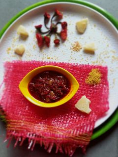લાલ મરચા નુ ગળ્યુ અથાણુ (Red Chili Sweet Pickle Recipe In Gujarati) રેસીપી મુખ્ય ફોટો