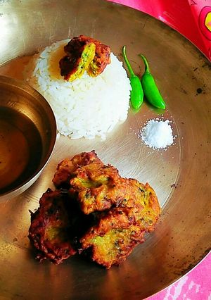 A picture of সজনে ফুলের বড়া.