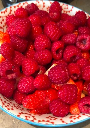 Une photo de Salade de fruits rouges et citron