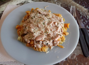 Una foto de Fideos con Salsa de Queso Crema, Ciboulette y Atún