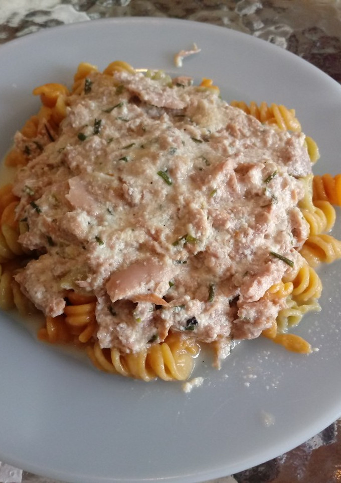Una foto de Fideos con Salsa de Queso Crema, Ciboulette y Atún