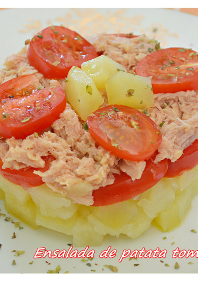 Una foto de Ensalada de patatas, tomate y atún (Thermomix)
