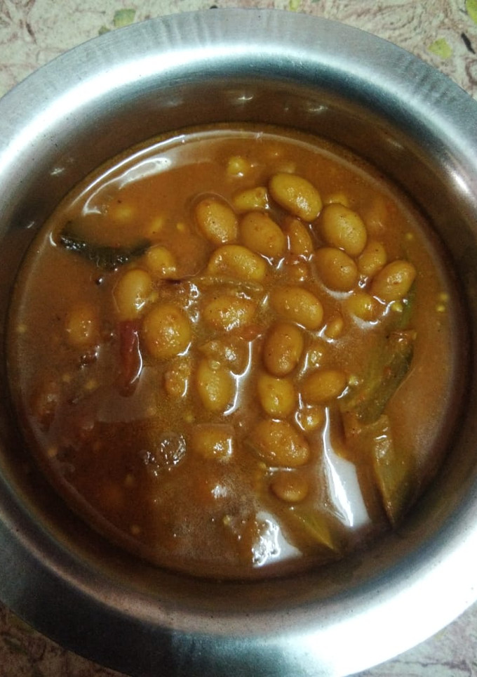 மொச்சை பயிறு கத்தரிக்காய் புளிக்குழம்பு செய்முறை முக்கிய புகைப்படம்