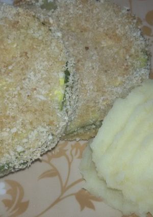 Una foto de Milanesas de zapallito verde rellenas
