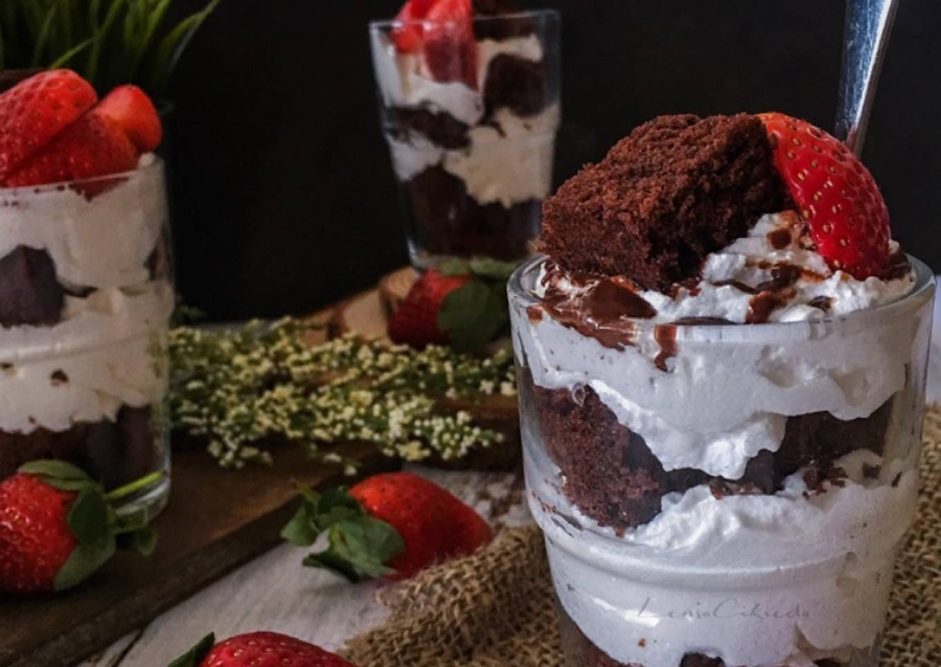 Resepi Strawberry Brownies Cheesecake Trifle 
#SyedMunawwar yang Lazat dan Mudah