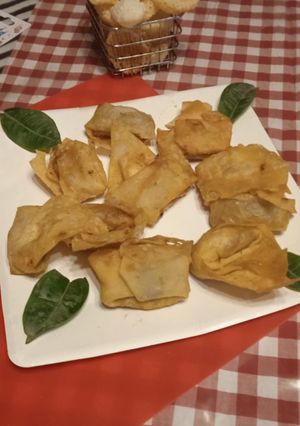 A picture of Chicken wontons.
