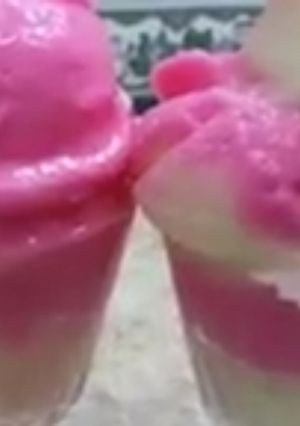 صورة لوصفة آيس كريم فراوله سهل واقتصادى