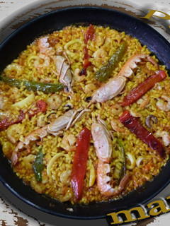 Una foto de Paella de marisco