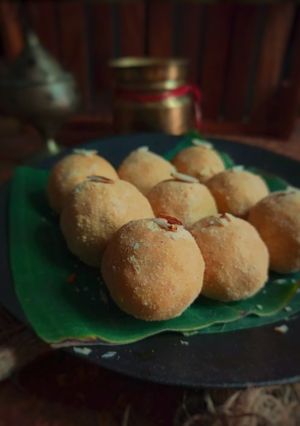 बेसन के लड्डू (Besan ke laddu recipe in hindi) रेसिपी मुख्य फोटो