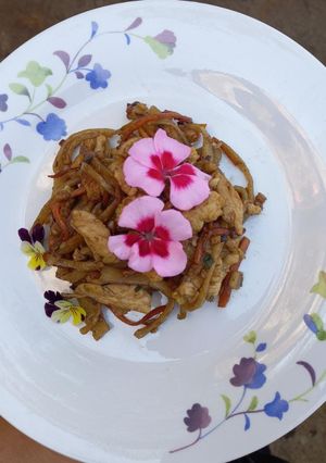 Una foto de Pasta al jengibre con pollo