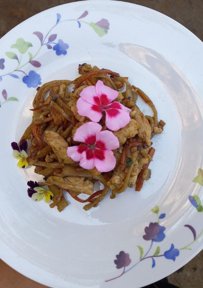 Una foto de Pasta al jengibre con pollo