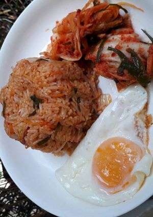 Hình của món Cơm chiên kim chi.