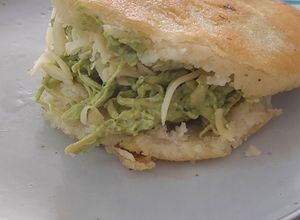 Una foto de Reina Pepiada sin cebolla